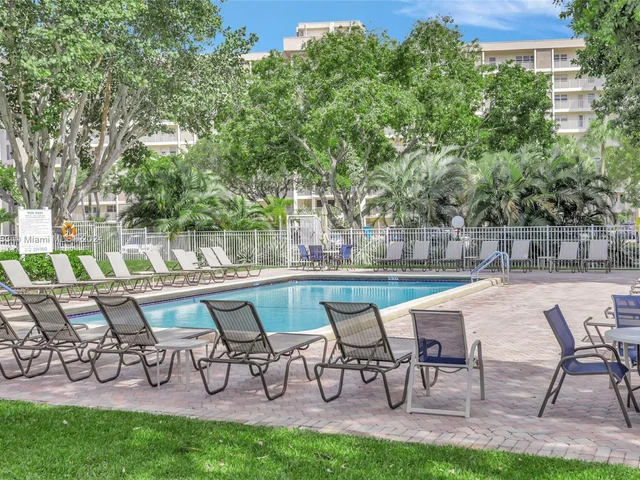 2800 N Palm Aire Dr # 310, Pompano Beach FL 33069