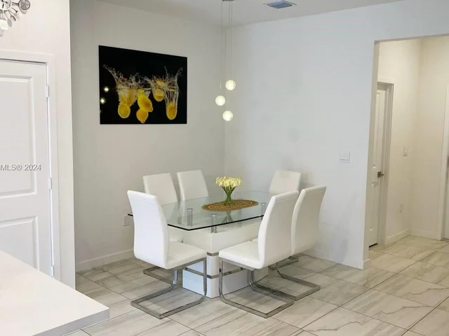 838 SE 17th St, Homestead FL 33034