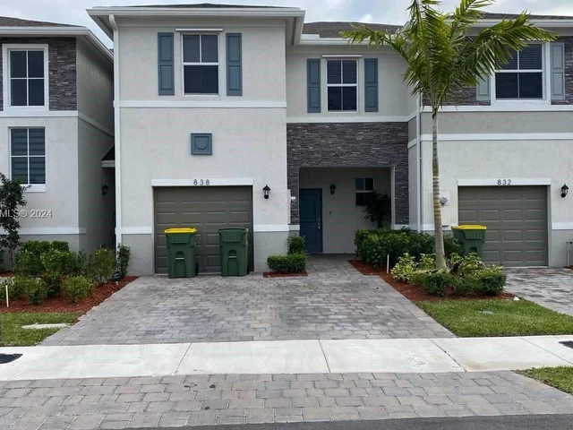 838 SE 17th St, Homestead FL 33034