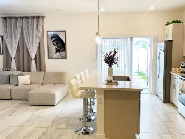 838 SE 17th St, Homestead FL 33034