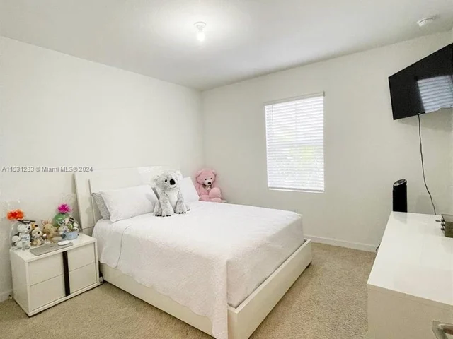 838 SE 17th St, Homestead FL 33034