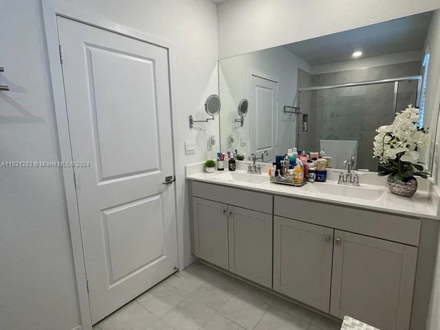 838 SE 17th St, Homestead FL 33034