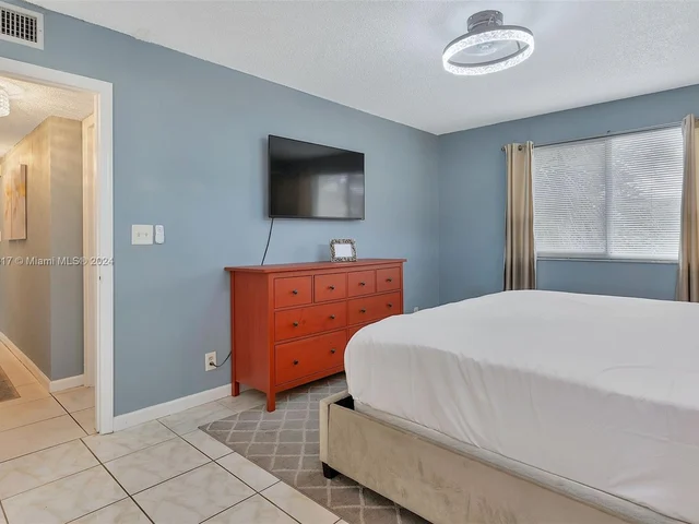 3001 N Oakland Forest Dr # 301, Oakland Park FL 33309