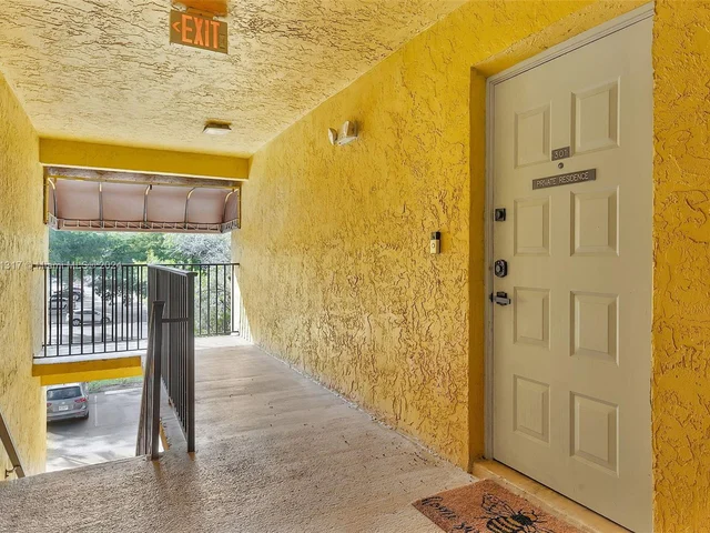 3001 N Oakland Forest Dr # 301, Oakland Park FL 33309