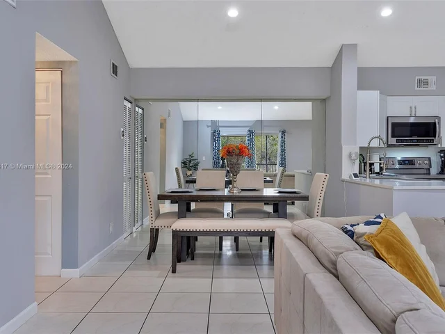 3001 N Oakland Forest Dr # 301, Oakland Park FL 33309