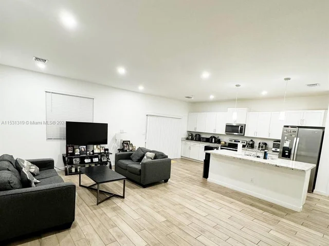 848 SE 17th St # 1, Homestead FL 33034