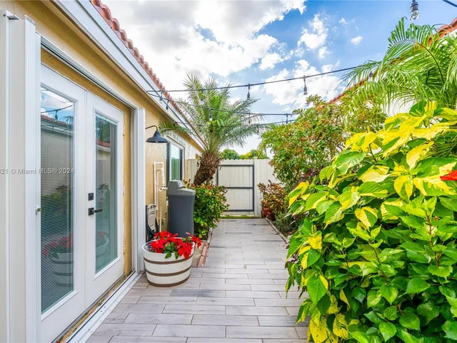 17543 SW 142nd Ct, Miami FL 33177