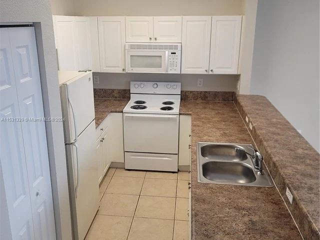 933 NE 42nd Ave, Homestead FL 33033