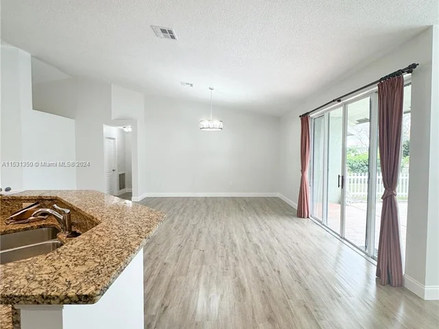 1574 NW 103 Ter, Coral Springs FL 33071