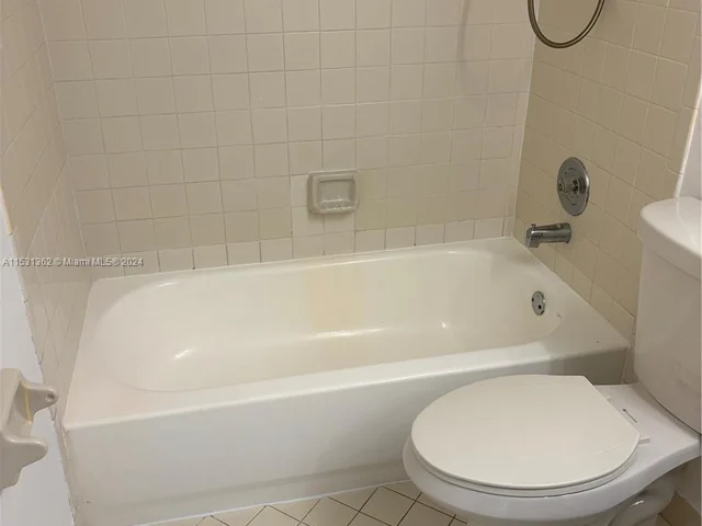 206 Lake Pointe Dr # 105, Oakland Park FL 33309