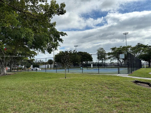 206 Lake Pointe Dr # 105, Oakland Park FL 33309