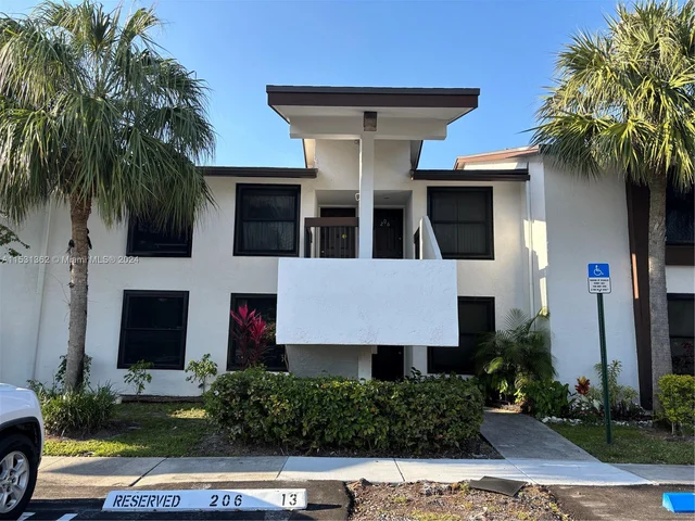 206 Lake Pointe Dr # 105, Oakland Park FL 33309