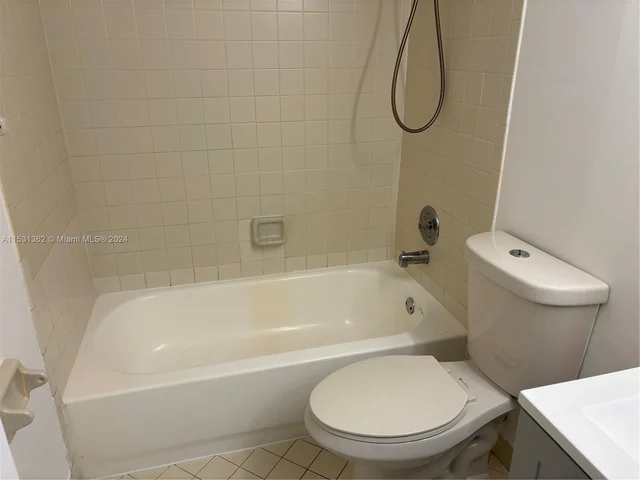 206 Lake Pointe Dr # 105, Oakland Park FL 33309