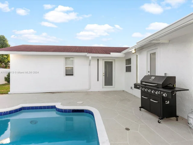 8660 Johnson St, Pembroke Pines FL 33024