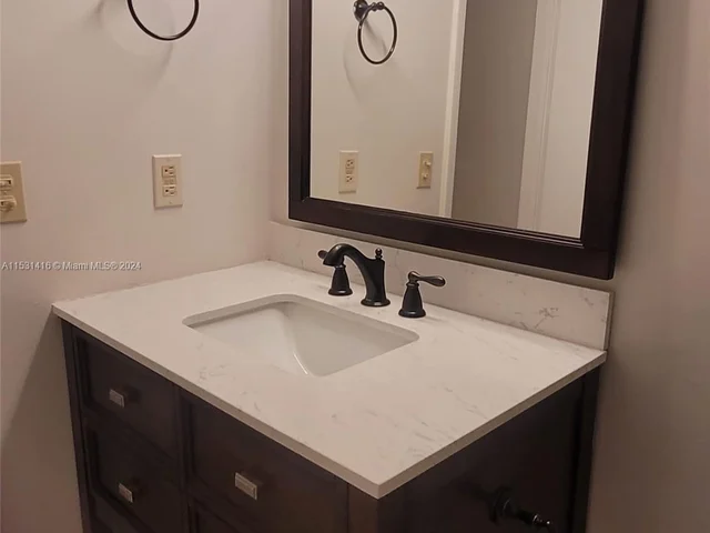 130 Lake Meryl Dr # 228, West Palm Beach FL 33411