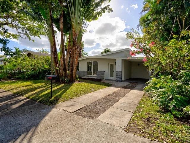 422 31st St, West Palm Beach FL 33407