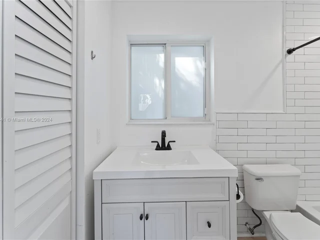 422 31st St, West Palm Beach FL 33407