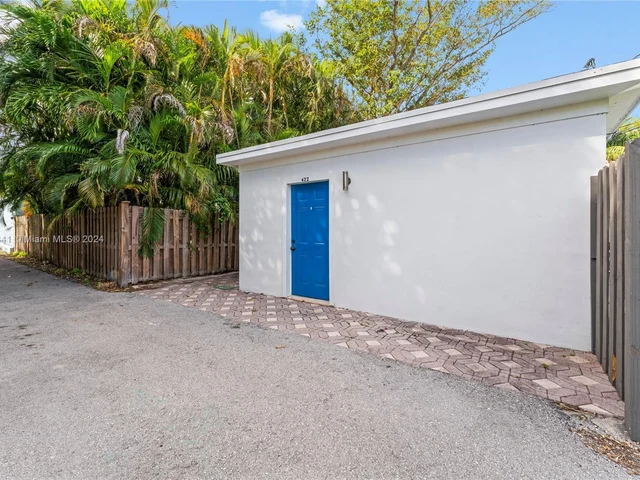 422 31st St, West Palm Beach FL 33407