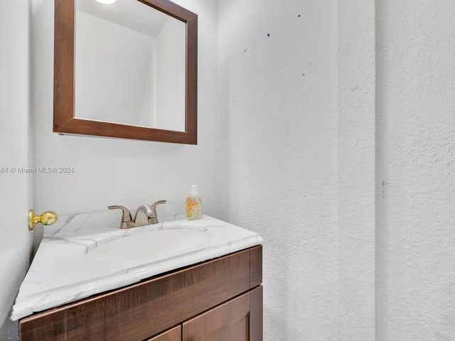 1141 NW 126th Pl, Miami FL 33182