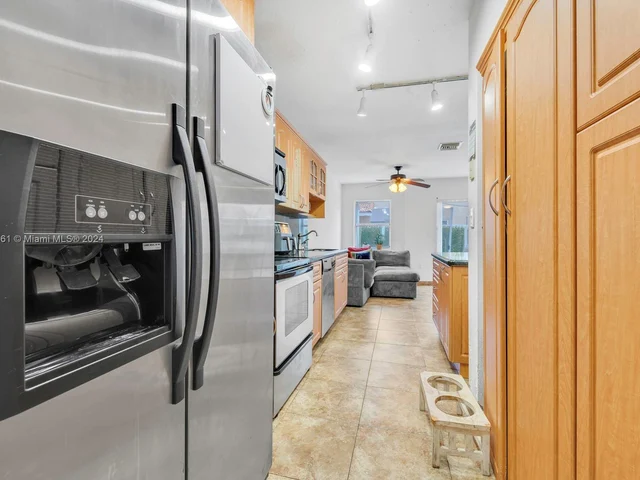 1141 NW 126th Pl, Miami FL 33182