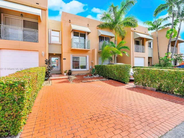 1141 NW 126th Pl, Miami FL 33182