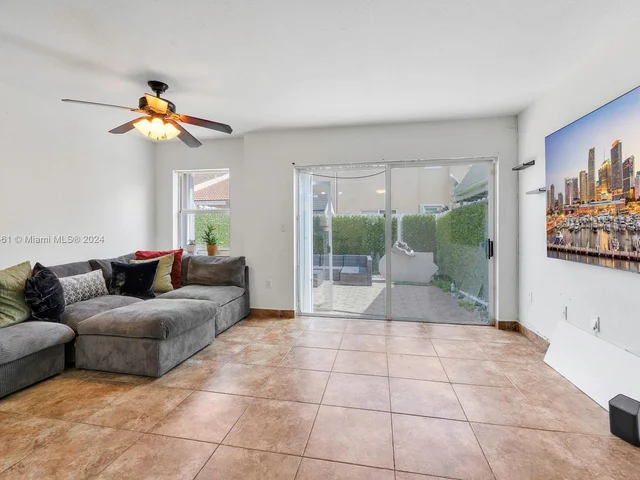 1141 NW 126th Pl, Miami FL 33182