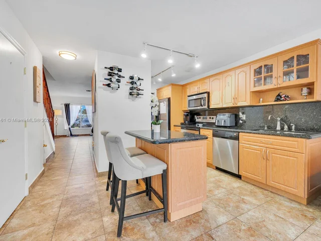 1141 NW 126th Pl, Miami FL 33182