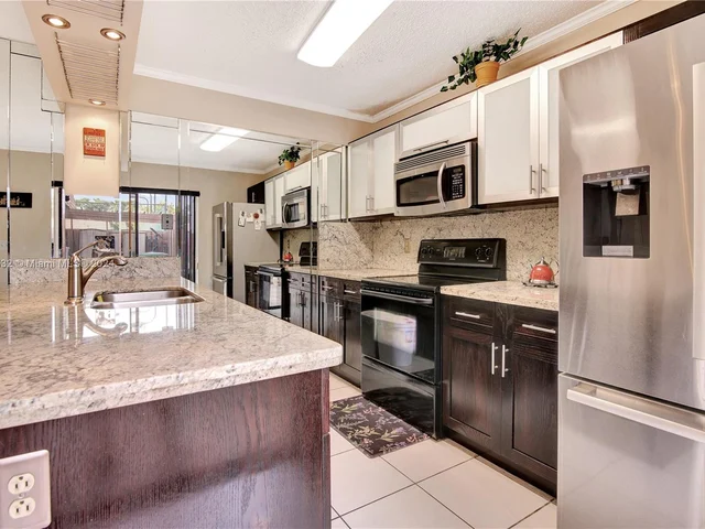 5541 NW 61st Pl, Tamarac FL 33319