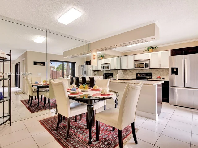 5541 NW 61st Pl, Tamarac FL 33319