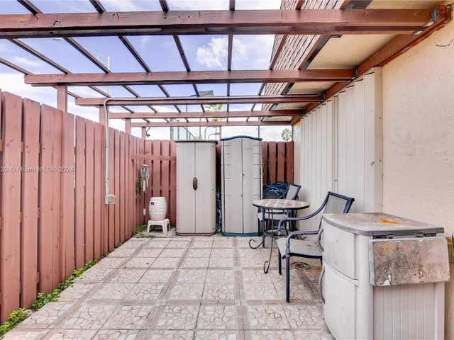 5541 NW 61st Pl, Tamarac FL 33319