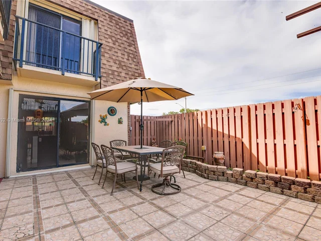 5541 NW 61st Pl, Tamarac FL 33319