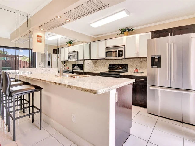 5541 NW 61st Pl, Tamarac FL 33319