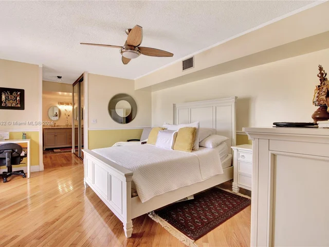 5541 NW 61st Pl, Tamarac FL 33319