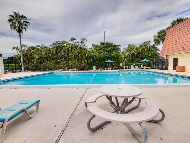 5541 NW 61st Pl, Tamarac FL 33319