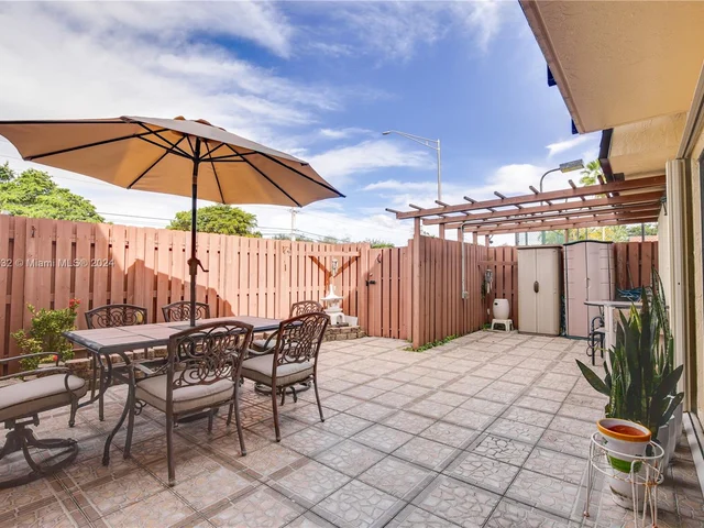 5541 NW 61st Pl, Tamarac FL 33319