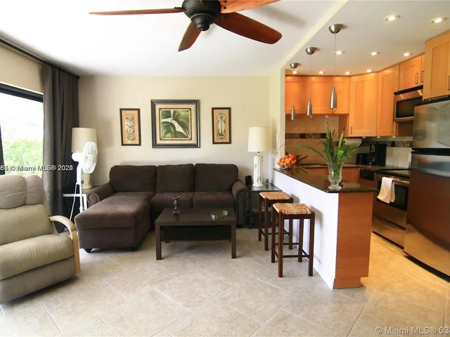 3208 SE 11th St # 102, Pompano Beach FL 33062