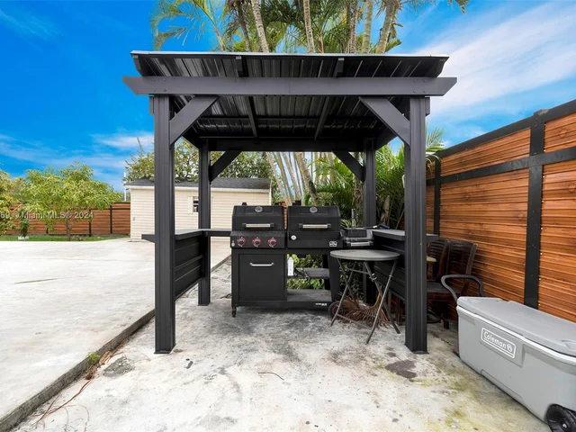 12950 NW 6th St, Miami FL 33182