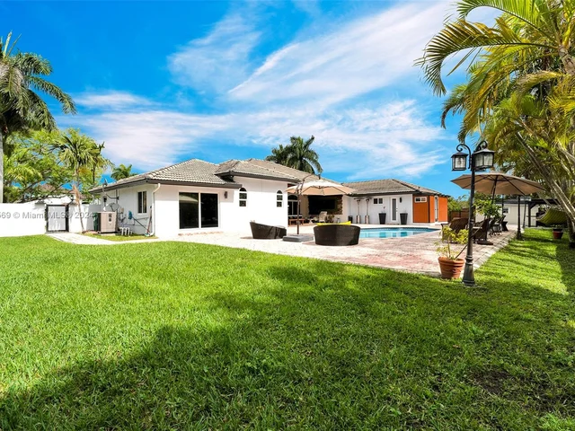 12950 NW 6th St, Miami FL 33182