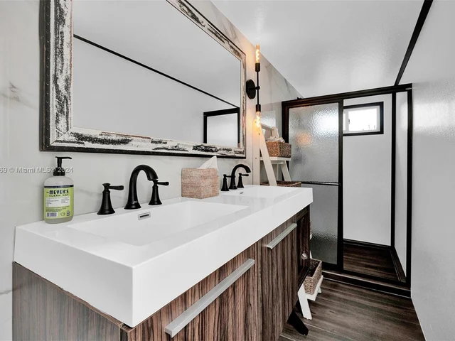 12950 NW 6th St, Miami FL 33182