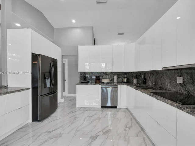 12950 NW 6th St, Miami FL 33182