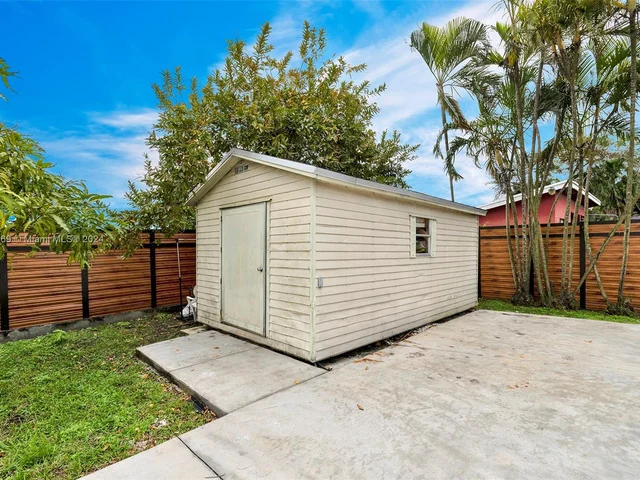 12950 NW 6th St, Miami FL 33182