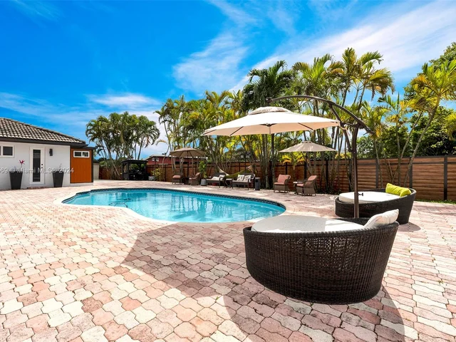 12950 NW 6th St, Miami FL 33182