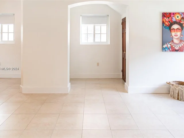 1195 Marseille Dr # 5, Miami Beach FL 33141