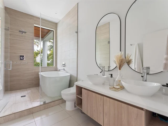 1661 SW 19th Ter, Miami FL 33145