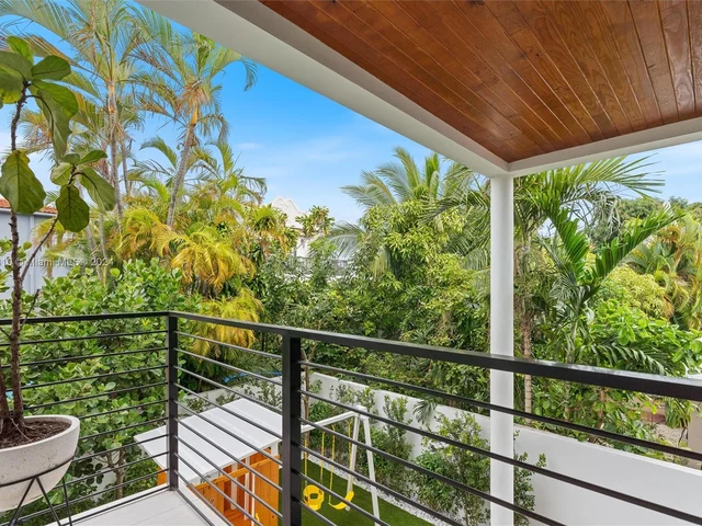 1661 SW 19th Ter, Miami FL 33145