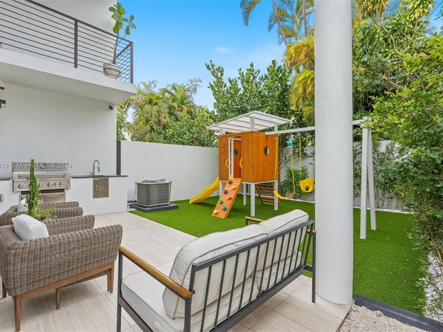 1661 SW 19th Ter, Miami FL 33145