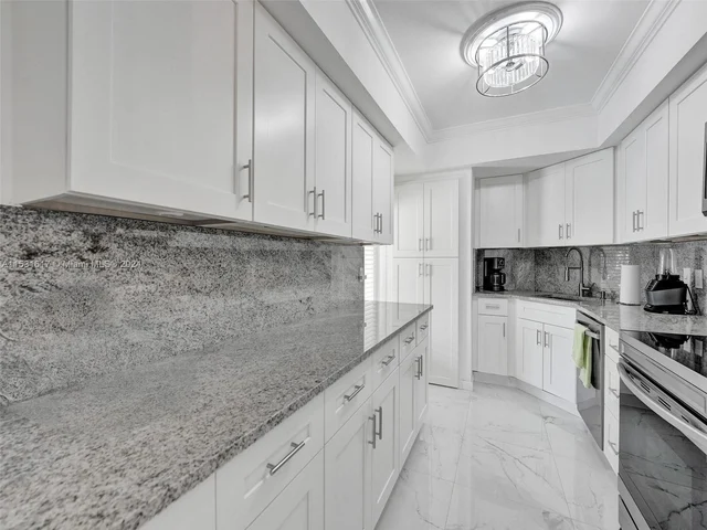 1801 Presidential Way # D202, West Palm Beach FL 33401