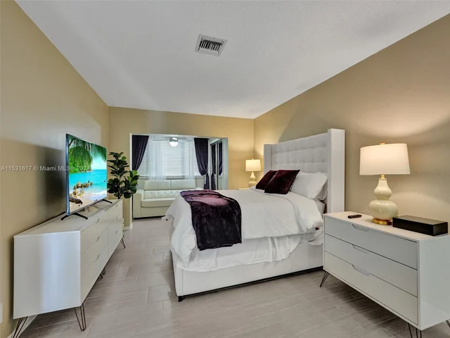 1801 Presidential Way # D202, West Palm Beach FL 33401