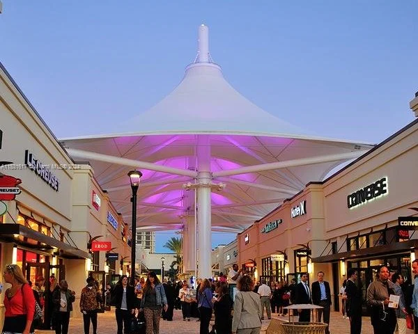 1801 Presidential Way # D202, West Palm Beach FL 33401