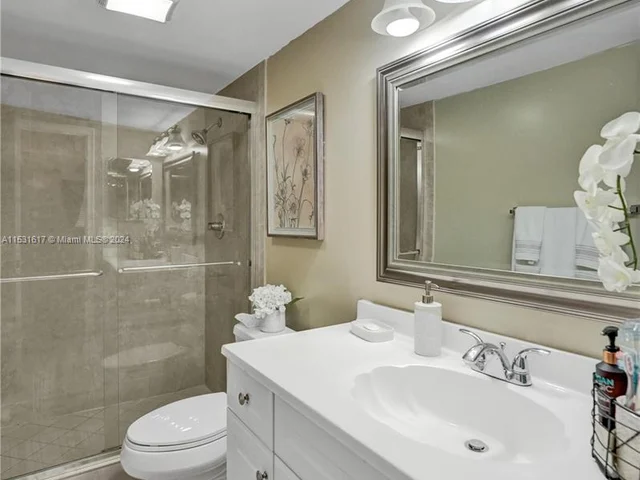 1801 Presidential Way # D202, West Palm Beach FL 33401